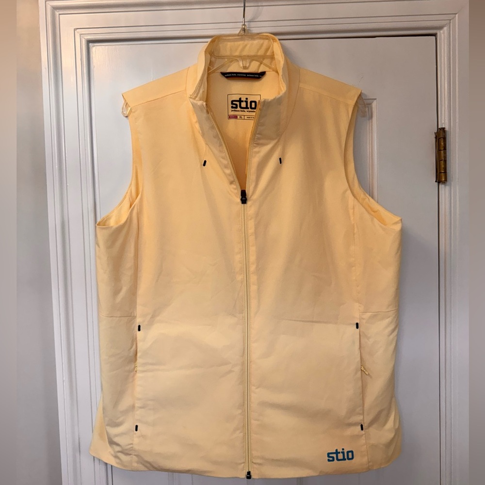Stio Yellow Fernos Insulated Vest, Woman’s size XL, worn once